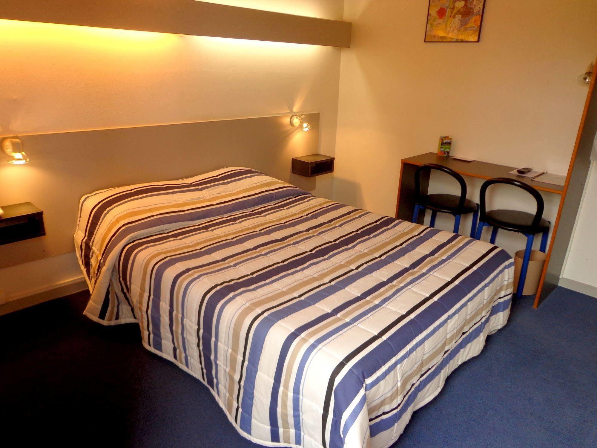 Logis Luccotel Cosy Loches Exteriör bild